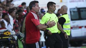 O treinador do benfica Marco Silva (E), durante o jogo Troféu do Algarve contra o Flamengo, realizado no Estádio Algarve, em Loulé, 11 de julho de 2026. LUÍS FORRA/LUSA