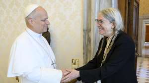 epa13143910 A handout picture provided by the Vatican Media shows Pope Leo XIV (L) receiving in audience US singer-songwriter Patti Smith at the Apostolic Palace in Vatican City, 31 July 2026.  EPA/VATICAN MEDIA HANDOUT HANDOUT EDITORIAL USE ONLY/NO SALES