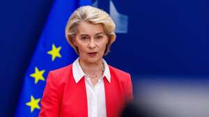 epa13108052 European Commission President Ursula von der Leyen speaks to the media on the final report of a special panel on child safety online, in Brussels, Belgium, 13 July 2026.  EPA/OLIVIER MATTHYS