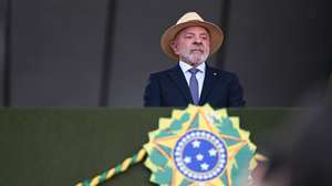 epa13191126 Brazilian President Luiz Inacio Lula da Silva participates in the Soldier's Day commemoration at the Army Headquarters in Brasília, Brazil, 25 August 2026.  EPA/Andre Borges