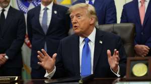 epa13207646 President Donald Trump meets with major travel company executives in the Oval Office at the White House in Washington, DC, USA, 02 September 2026.  Executives from American Airlines, Marriott, MGM Resorts, and Carnival are meeting with the President after the industry saw a boost from the World Cup despite international arrivals falling 5.5 percent in 2025 due to a number ​of factors including ​lengthy ⁠visa interview wait times, stricter immigration policies, tariffs, and ⁠US ​travel restrictions for ​some countries.  EPA/Samuel Corum / POOL