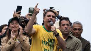 epa13221049 Brazilian presidential candidate Flavio Bolsonaro speaks at an event marking Brazil's Independence Day on Paulista Avenue in Sao Paulo, Brazil, 07 September 2026.  EPA/ISAAC FONTANA