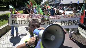 Manifestação Cívica que pretende dar voz às preocupações de cidadãos, trabalhadores, agricultores, camionistas, transportadores, motoristas, motards e famílias relativamente ao aumento do custo dos combustíveis, ao custo de vida e à carga fiscal, que partiu do Largo da Feira de Espinho e foi até à habitação do primeiro-ministro Luís Montenegro em Espinho, 12 de setembro de 2026. FERNANDO VELUDO/LUSA