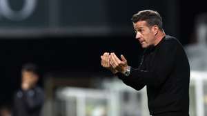 epa13226956 Benfica´s head coach Marco Silva reacts during the Liga Portugal soccer match Moreirense vs Benfica at Comendador Joaquim de Almeida Freitas stadium in Moreira de Conegos, Portugal, 09 September 2026.  EPA/ESTELA SILVA
