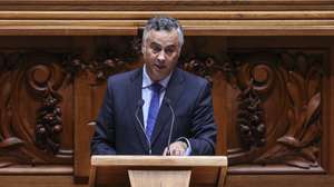 O ministro da Educação, Ciência e Inovação, Fernando Alexandre, intervém no debate parlamentar na Assembleia da República, em Lisboa, 23 de setembro de 2026. MIGUEL A. LOPES/LUSA