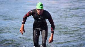 O atleta português Filipe Marques em ação na prova de triatlo PTS5 dos Jogos Paralímpicos Paris2024, em Paris, França, 02 de setembro de 2024. ANTÓNIO PEDRO SANTOS/LUSA
