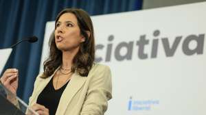 A presidente do Iniciativa Liberal (IL), Mariana Leitão, discursa na sessão de encerramento das Jornadas Parlamentares do IL, no Porto, 15 de setembro de 2026. JOSÉ COELHO/LUSA