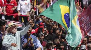 epa13264816 Brazilian President and re-election candidate Luiz Inacio Lula da Silva greets supporters during a campaign rally in the Sao Miguel Paulista neighborhood of Sao Paulo, Brazil, 26 September 2026. Brazil will hold its general elections on 4 October 2026, with voters selecting the president, federal lawmakers, and state governors.  EPA/SEBASTIAO MOREIRA