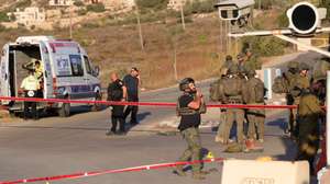 epa13258009 Israeli soldiers and emergency services work at the scene of a car-ramming attack at the Maccabim checkpoint in the West Bank, 23 September 2026. According to Israeli police, at least one person was seriously injured in the attack, and the suspect was killed by security forces at the scene.  EPA/ABIR SULTAN