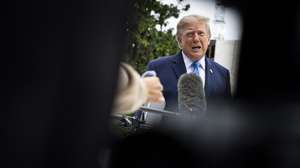 epa13279586 US President Donald J. Trump speaks to members of the media before boarding Marine One on the South Lawn of the White House, in Washington, DC, USA, 03 October 2026. President Trump is traveling to Ohio for a rally as he campaigns with Republican Party candidates ahead of the midterm elections.  EPA/GRAEME SLOAN / POOL
