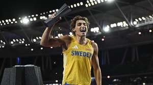epa13233127 Armand Duplantis of Sweden celebrates with the trophy after winning the men's pole vault final of the World Athletics Ultimate Championship in Budapest, Hungary, 11 September 2026.  EPA/Tibor Illyes HUNGARY OUT