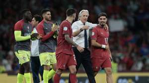 Portugal head coach Jorge Jesus (2-R) with his players during the UEFA Nations League soccer match against Norway held at Dragao stadium in Porto, Portugal, 4 Ocotber 2026. MANUEL FERNANDO ARAUJO/LUSA