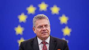 epa13284392 European Commissioner for Trade and Economic Security Maros Sefcovic speaks at the European Parliament session in Strasbourg, France, 06 October 2026.  EPA/OLIVIER MATTHYS