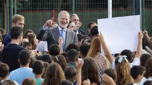 epa13304238 Spanish King Felipe VI (C) smiles as he is surrounded by children after his visit to the Pintor Eduardo Morillas School in Melilla, Spain, 14 October 2026. The Spanish royal couple visited Spain's North African territories of Ceuta and Melilla.  EPA/MARISCAL