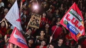 epa13302220 People participate in a demonstration supporting Brazilian President Luiz Inacio Lula da Silva re-election on the Esplanade of Ministries in Brasilia, Brazil, 13 October 2026. Brazil will hold a presidential runoff election on 25 October.  EPA/ANDRE BORGES