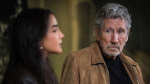Roger Waters, fundador dos Pink Floyd numa entrevista conjunta à Lusa com a artista palestiniana Mona Miari, diz que a vaga de protestos pela Europa deixa o continente "a arder”, porque as pessoas estão fartas da elite no poder, em Penafiel, 23 de outubro de 2026. Roger Waters falava à Lusa à margem do Escritaria, festival literário em Penafiel no qual atuará hoje ao lado de Mona Miari, que o convidou para um concerto de homenagem a Luís Represas naquele evento, vendo como positivo o momento na Europa, com a luta pela habitação e contra o custo de vida, incluindo em Portugal. (ACOMPANHA TEXTO DE 24 DE OUTUBRO DE 2026). JOSÉ COELHO/LUSA