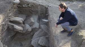 O Dr. Thierry Aubry mostra as ultimas descobertas no Parque Arqueológico do Vale do Côa que demonstram a presença humana para há cerca de 27.000 anos, 29 de outubro. (ACOMPANHA TEXTO DO DIA 31 DE OUTUBRO DE 2026) MIGUEL PEREIRA DA SILVA/LUSA