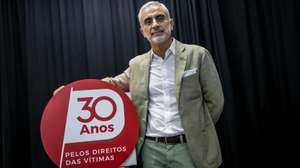 O presidente da Associação Portuguesa de Apoio à Vítima (APAV), João Lázaro, posa para a fotografia durante uma entrevista à agência Lusa, por ocasião dos 30 anos da Associação, na sede da APAV, em Lisboa, 23 de junho de 2020. (ACOMPANHA TEXTO DA LUSA DO DIA 25 DE JUNHO DE 2020). JOSÉ SENA GOULÃO/LUSA