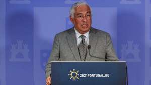 O primeiro-ministro, António Costa, fala aos jornalistas após ter participado por videoconferência a partir do Palácio de S. Bento na reunião de Chefes de Estado e de Governo da União Europeia (UE), Lisboa, 21 de janeiro de 2021. Os líderes europeus vão discutir a coordenação da resposta à pandemia da covid-19, incluindo a implementação em larga escala de vacinas e a utilização de todos os instrumentos disponíveis para limitar a propagação do vírus. ANTÓNIO COTRIM/LUSA