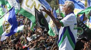 O líder do Congresso Nacional da Reconstrução Timorense (CNRT), Xanana Gusmão, durante um comício em Tasi Tolu, Timor-Leste, 18 de maio de 2023. Xanana Gusmão disse hoje que se o partido vencer as legislativas de domingo e formar Governo vai avançar com uma auditoria aos gastos do atual executivo. ANTÓNIO SAMPAIO/LUSA