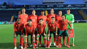 Os jogadores de Portugal posam para a fotografia momentos antes do jogo amigável de preparação para o Campeonato da Europa 2025 entre as seleções de Portugal e da Roménia, realizado no Estádio Municipal de Famalicão, em Vila Nova de Famalicão, 21 de março de 2025. ESTELA SILVA/LUSA
