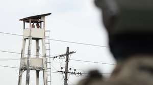 epaselect epa10800546 A group of prisoners protest at the Regional Prison of Guayaquil, in Guayaquil, Ecuador, 14 August 2023. Inmates of the Penitenciaria del Litoral and the Regional Prison of Guayaquil protested to demand the return of Aldolfo Macias 'Fito' to his original cell, identified by authorities as the leader of the criminal gang 'Los Choneros', who on 13 August was taken from the Regional Prison to the maximum security prison, called La Roca.  EPA/Jonathan Miranda