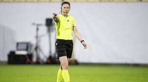 epa12792664 Referee Catarina Campos awards a penalty to Denmark during the 2027 FIFA Women's World Cup qualifiers soccer match between Denmark and Serbia, in Horsens, Denmark, 03 March 2026.  EPA/Bo Amstrup  DENMARK OUT