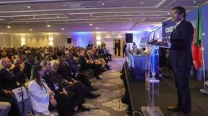O presidente do Chega, André Ventura, discursa durante a reunião do 23.º Conselho Nacional do partido realizado num hotel de Lisboa, 9 de outubro de 2026.  MANUEL DE ALMEIDA/LUSA