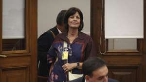 A directora de Informação da Agência Lusa Luisa Meireles, à chegada para a sua audição na Comissão de Cultura, Comunicação, Juventude e Desporto, no âmbito da apreciação na generalidade dos projetos de lei n.os 555/XVII/1.ª (PS), 601/XVII/1.ª (IL), 604/XVII/1.ª (PCP), 605/XVII/1.ª (L) e projeto de resolução 906/XVII/1.ª (CH)., na Assembleia da República, em Lisboa, 22 de setembro de 2026. ANDRÉ KOSTERS/LUSA
