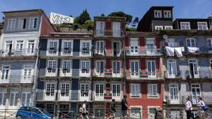 Vista de habitações na zona histórica do Porto, 13 de junho de 2024. JOSÉ COELHO/LUSA