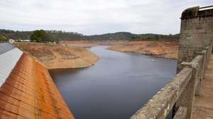 A água da barragem do Pego do Altar encontra-se a uma cota perigosamente baixa, Alcácer do Sal, 23 de novembro de 2017. Os agricultores do distrito de Setúbal acreditam que a solução para os períodos de seca no sul do país passa pela gestão da água em alta, pelo Estado e pela construção da barragem do Pisão, no distrito de Portalegre. (ACOMPANHA TEXTO DE 26/11/2017) RUI MINDERICO/LUSA