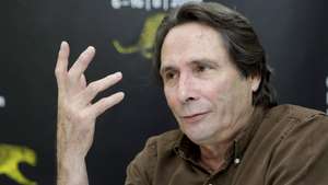 epa01444184 Portuguese director Mario Barroso poses during a photocall, prior to the presentation of his movie 'Um amor de perdicao' ('Doomed Love'), at the 61st International  Film Festival Locarno, 13 August 2008, in Locarno, Switzerland.  EPA/MARTIAL TREZZINI  EDITORIAL USE ONLY