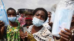 epa08949151 People wear face masks donated during an awareness campaign by Transport at Songon station in Abidjan, CÃ´te d'Ivoire, 19 January 2021. The Ivorian Ministry of Transport, through its Special Road Safety Police (PSSR), is deployed on the ground in Abidjan, as part of a vast operation to raise awareness and distribute face masks against the spread of Covid-19 in the road transport sector, thus encouraging people to comply with the safety measures, in particular wearing masks, in order to curb the spread covid-19.  EPA/LEGNAN KOULA