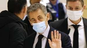 epa08874538 Former French president Nicolas Sarkozy (C) arrives at the court for his trial on corruption charges in the so-called 'wiretapping affair' in Paris, France, 10 December 2020. In 2013, Nicolas Sarkozy was using a false name, Paul Bismuth, to make phone calls to his lawyer, Thierry Herzog, about the decision that the Court of Cassation was about to take regarding the seizure of presidential diaries in a separate case. The trial is due to run from 23 November to 10 December 2020.  EPA/YOAN VALAT