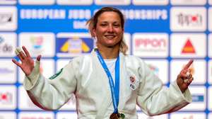epa09140115 Telma Monteiro of Portugal celebrates on the podium after beating Kaja Kajzer of Slovenia in their gold medal bout of the women's -57kg category at the European Judo Championships in Lisbon, Portugal, 16 April 2021.  EPA/NUNO VEIGA