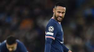epa09601751 Paris Saint-Germain's Neymar reacts during the UEFA Champions League group A soccer match between Manchester City and Paris Saint-Germain (PSG) in Manchester, Britain, 24 November 2021.  EPA/Peter Powell