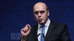 O ministro de Estado, da Economia e da Transição Digital, Pedro Siza Vieira, apresenta os apoios para projetos de investimento com vista à Transição Digital no Comércio e Serviços, em Lisboa, 16 de dezembro de 2021. TIAGO PETINGA/LUSA