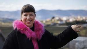 A artista plástica Joana Vasconcelos inaugura uma exposição com sete obras, entre as quais obras como "Pavillon de Vin" e "Coração Independente", na Quinta Quanta Terra em Favaios, 04 de março de 2022. PEDRO SARMENTO COSTA/LUSA