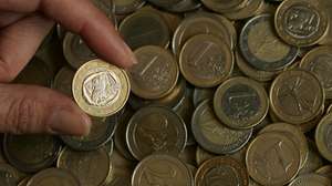 epa09658518 (FILE) - A Greek one-euro coin is seen among other coins of countries of the Eurozone, in Athens, Greece, 11 April 2010 (reissued 28 December 2021). Greece had vowed to tackle its severe debt crisis that has shaken the entire European Union and put the euro currency under pressure on the international markets. The new year's 01 January 2022 marks the 20th anniversary of the introduction of Europe's first ever single currency. A dozen European countries with Austria, Belgium, Finland, France, Germany, Greece, Ireland, Italy, Luxembourg, the Netherlands, Portugal and Spain initially joined in blazing the euro trail.  EPA/ORESTIS PANAGIOTOU *** Local Caption *** 02112052