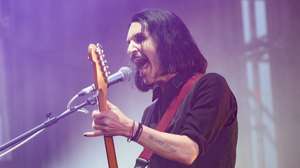 epa10058008 British rock band Placebo singer, Brian Molko, performs on stage during a concert within BBK Live festival in Bilbao, Basque Country, Spain, 07 July 2022.  EPA/Javier Zorrilla