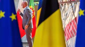 epa10841592 European Council President Charles Michel talks with prime minister of Belgium before a meeting in Brussels, Belgium, 05 September 2023.  EPA/OLIVIER MATTHYS