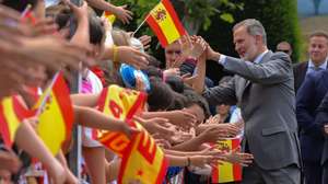 epa11405904 Spain's King Felipe VI (R) shakes hands with members of the public upon his arrival for the inauguration of the 'Las Edades del Hombre' ('Mankind's ages') 2024 exhibition, entitled 'Hospitalitas' and based on the Camino de Santiago pilgrimage, in Villafranca del Bierzo town, Castile and Leon, Spain, 12 June 2024. 'Las Edades del Hombre' is a religious foundation that was created in 1988 to promote the sacred art of Spain's region of Castile and Leon.  EPA/Ana F. Barredo