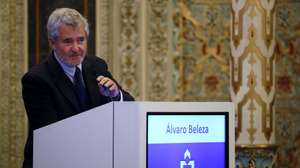O presidente do conselho coordenador da SEDES, Álvaro Beleza discursa durante a sessão de encerramento do V Congresso da SEDES, no Palácio da Bolsa, no Porto, 05 de Novembro de 2021. ESTELA SILVA/LUSA