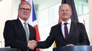 epa11568682 German Chancellor Olaf Scholz (R) shakes hands with British Prime Minister Keir Starmer (L) during a joint press conference at the chancellery in Berlin, Germany, 28 August 2024. Keir Starmer is in Berlin to launch negotiations on a new bilateral treaty, aiming to boost business and trade, deepen defense and security cooperation, and increase joint action on illegal migration, according to the Prime Minister&#039;s Office 10 Downing Street.  EPA/CLEMENS BILAN