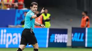 epa11418316 Referee Umut Meler gestures during the UEFA EURO 2024 group E match between Belgium and Slovakia, in Frankfurt Main, Germany, 17 June 2024.  EPA/CLEMENS BILAN