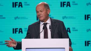 epa11587587 German Chancellor Olaf Scholz gestures as he speaks during the opening gala of International IFA consumer fair in Berlin, Germany, 05 September 2024. The IFA consumer fair celebrates its 100th anniversary and takes place from 06 to 10 September 2024.  EPA/CLEMENS BILAN