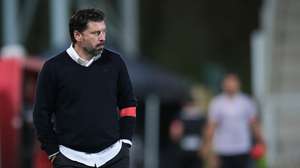 O treinador do Leixões, Carlos Fangueiro, reage durante o jogo da 4.ª eliminatória da Taça de Portugal de futebol entre o Leixões e o SC Braga, realizado no Estádio do Mar, em Matosinhos, 23 de novembro de 2024. MANUEL FERNANDO ARAÚJO/LUSA