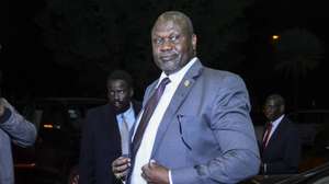 epa06825546 South Sudanese rebel leader Riek Machar arrives for the meeting with South Sudanese President Salva Kiir in Addis Ababa, Ethiopia, 20 June 2018. Kiir and Machar are in Ethiopia to hold talks at the invitation of Ethiopian Prime Minister Abiy Ahmed in an effort to end their five-year civil war that killed tens of thousands and displaced millions.  EPA/STRINGER