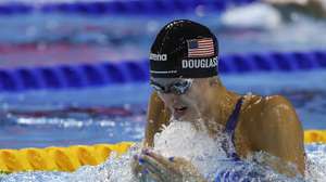 epa12281854 Kate Douglass of USA competes during the Women 4x100m Medley Relay finals at the World Aquatics Championships Singapore 2025 in Singapore, 03 August 2025.  EPA/RUNGROJ YONGRIT