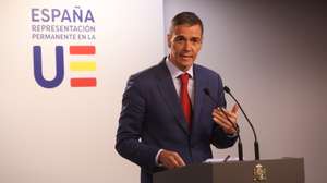epa12477030 Spain’s Prime Minister Pedro Sanchez speaks during the Euro Summit in Brussels, Belgium, 23 October 2025. European Union leaders convened to discuss the situation in Ukraine, European defence, developments in the Middle East, competitiveness, housing, and migration.  EPA/OLIVIER HOSLET